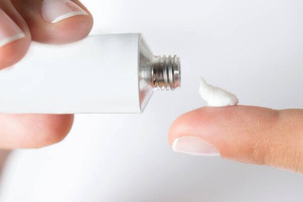 crème de traitement contre les champignons des ongles des pieds